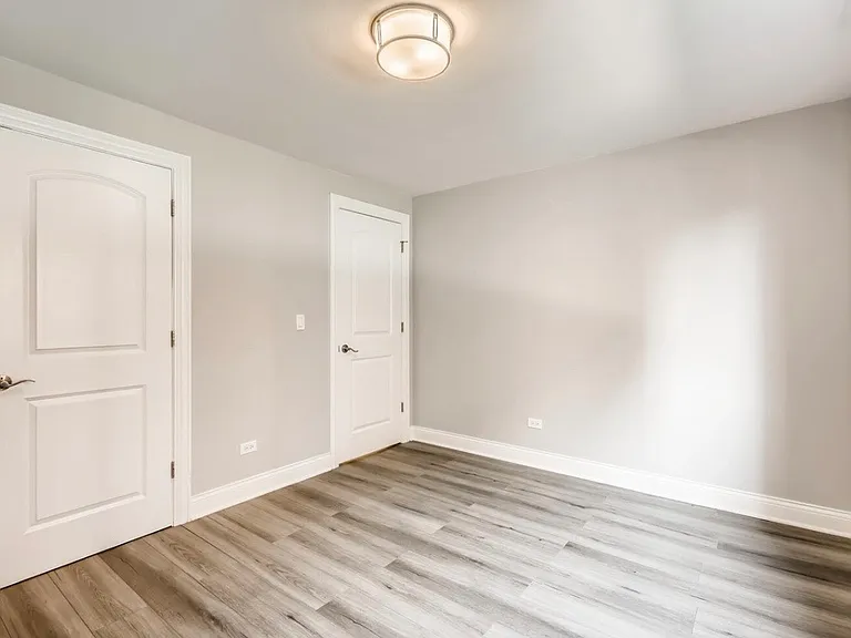 8428 W Catalpa Ave #301 — Photo 19