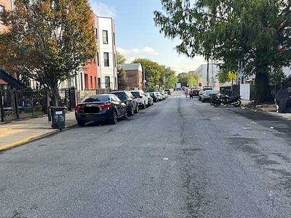 Exterior Neighborhood (street photo)