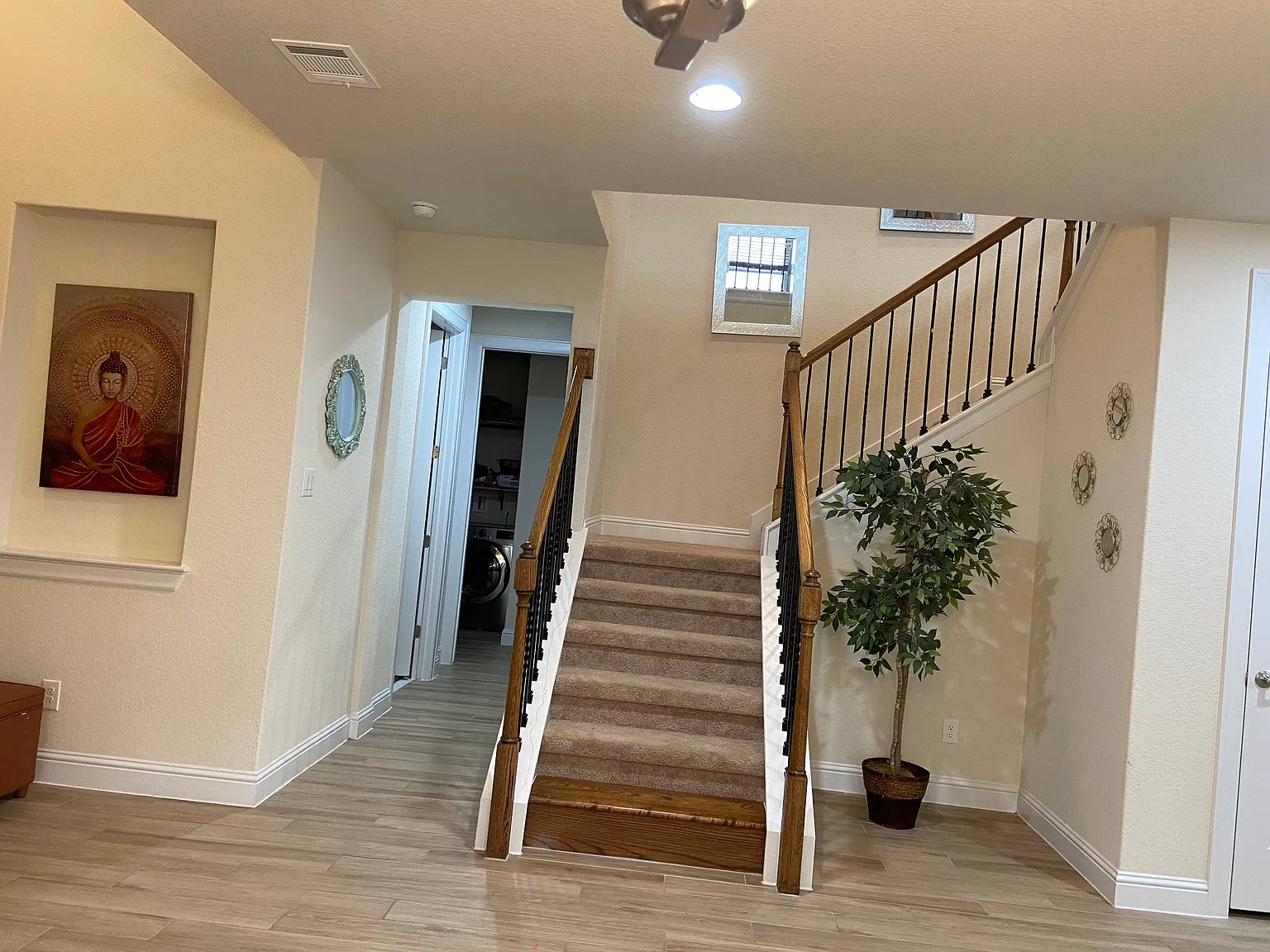 6 bed, 3510 sqft, $3,300 — Photo 4