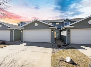 1104 N Fir Pl, Sioux Falls, SD 57107
