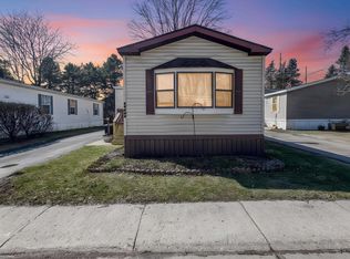 48609 Pineview Dr, Shelby Township, MI 48317