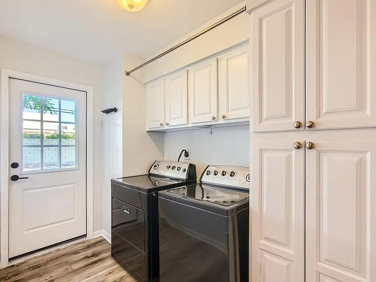 4020 E Earll Dr — Photo 14