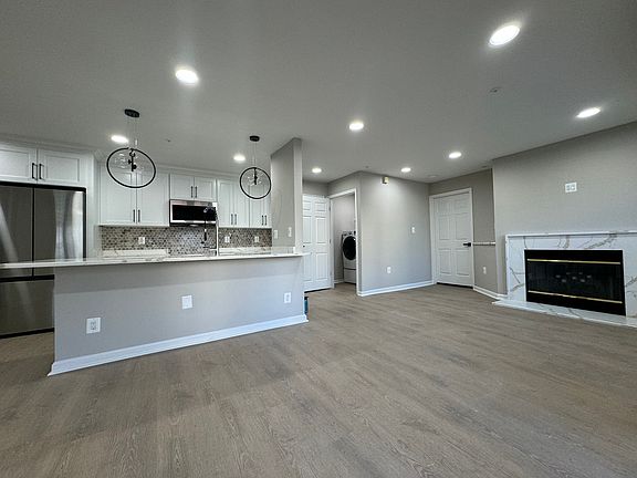 3rd image of 9816 Lake Pointe Ct APT 102