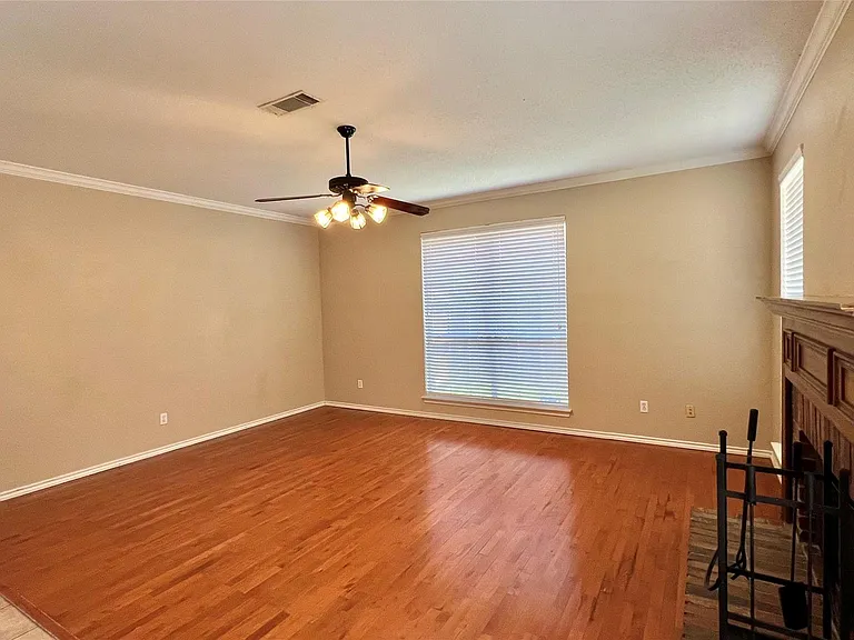 2056 Hawken Dr — Photo 6