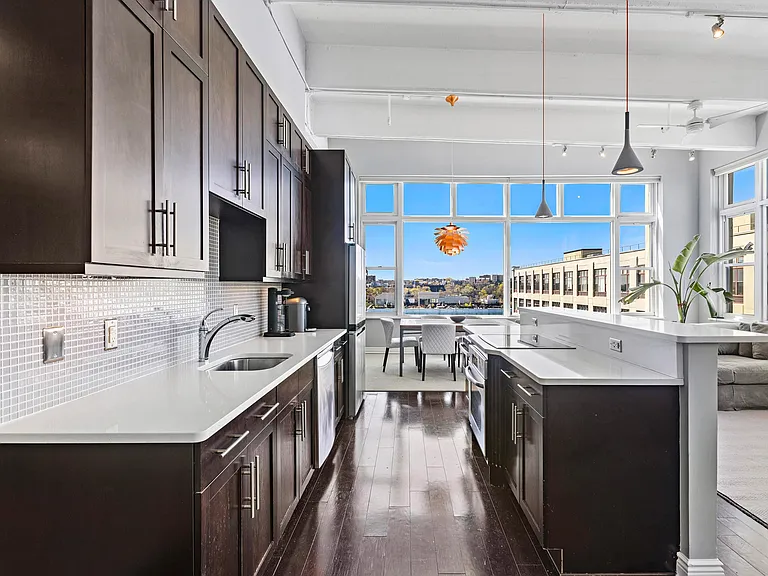 1500 Hudson St #12R — Photo 3