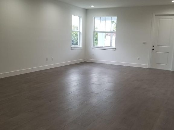 4th image of 66 Marguerita Dr