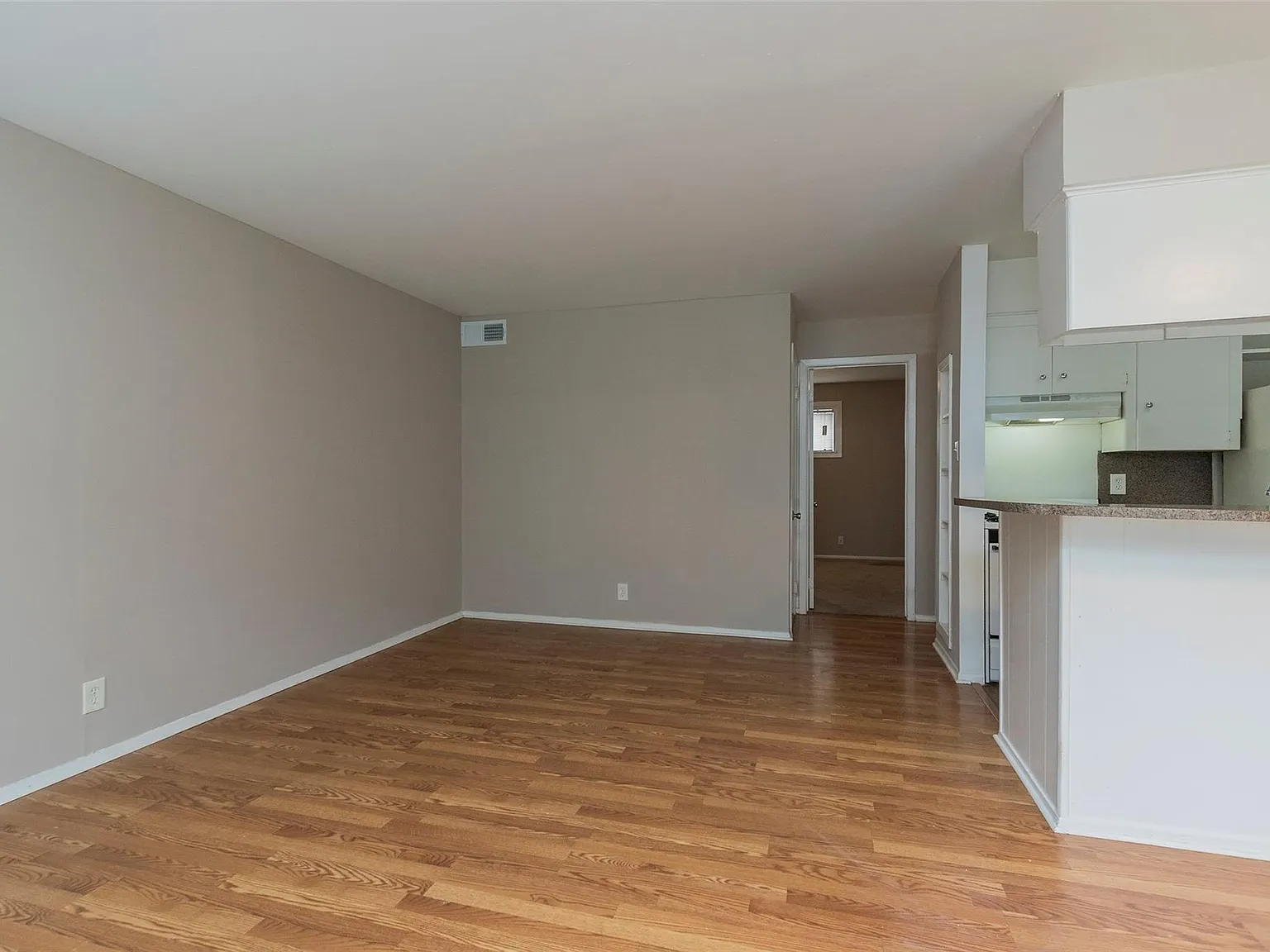 1 bed, 1.0 bath, 650 sqft, $925 — Photo 4