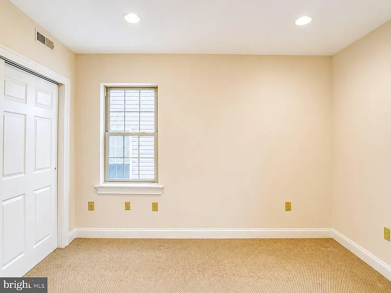 2542 W Girard Ave #2 — Photo 19