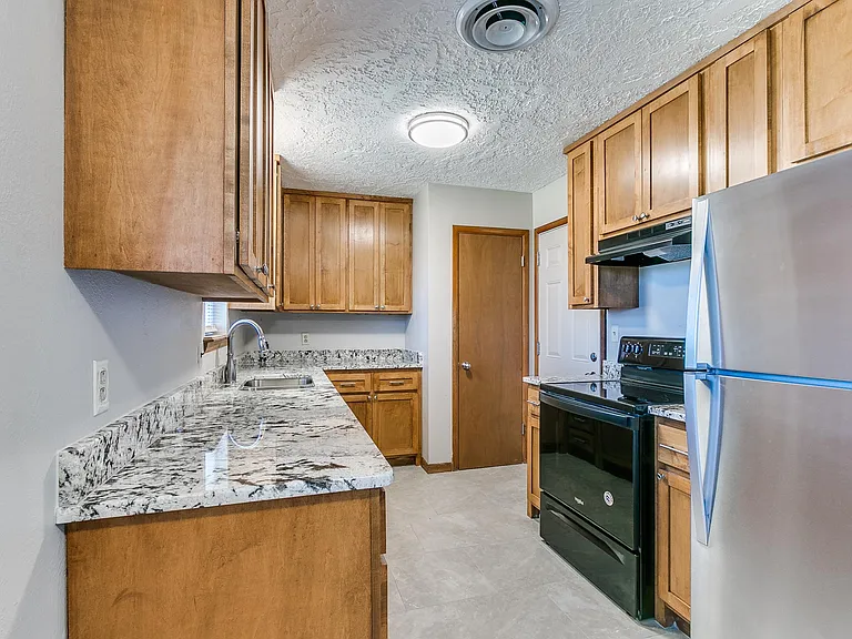 214 Thompson Dr — Photo 6