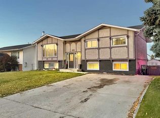 126 W Maligne Dr, Hinton, AB T7V 1J3