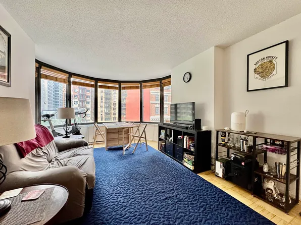 330 East 38th Street 5F image 1 of 11