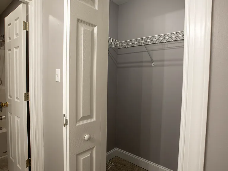 312 Queen Victoria Way — Photo 11