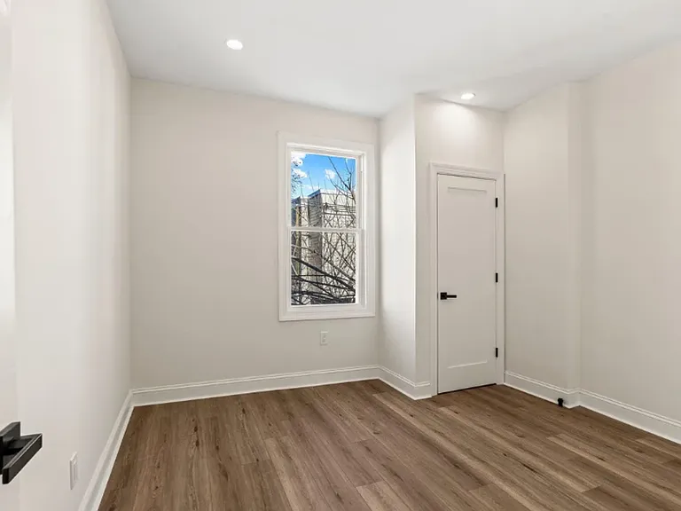 2921 W Oxford St — Photo 18