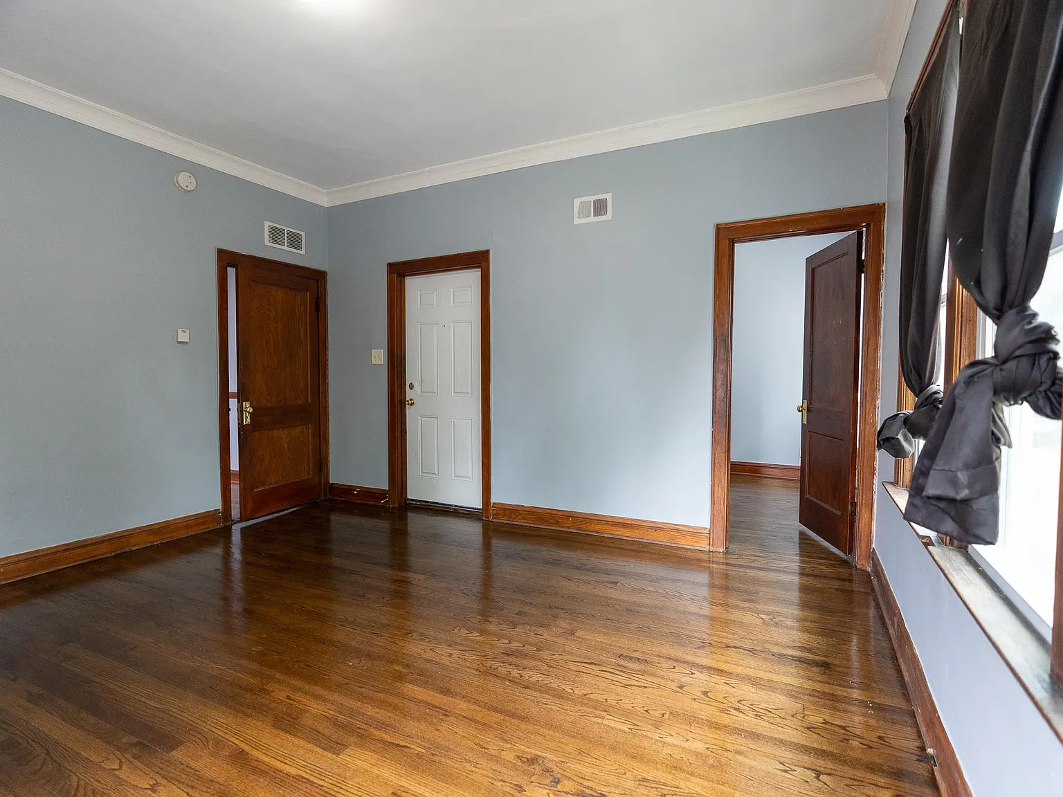 3 bed, 1200 sqft, $1,300 — Photo 4