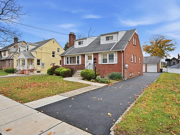 4th image of 2060 Mountain Ave