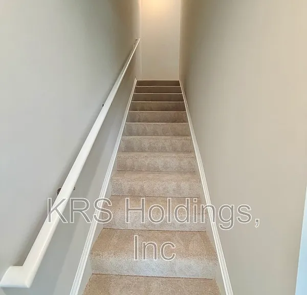 315 Old Field Dr — Photo 11