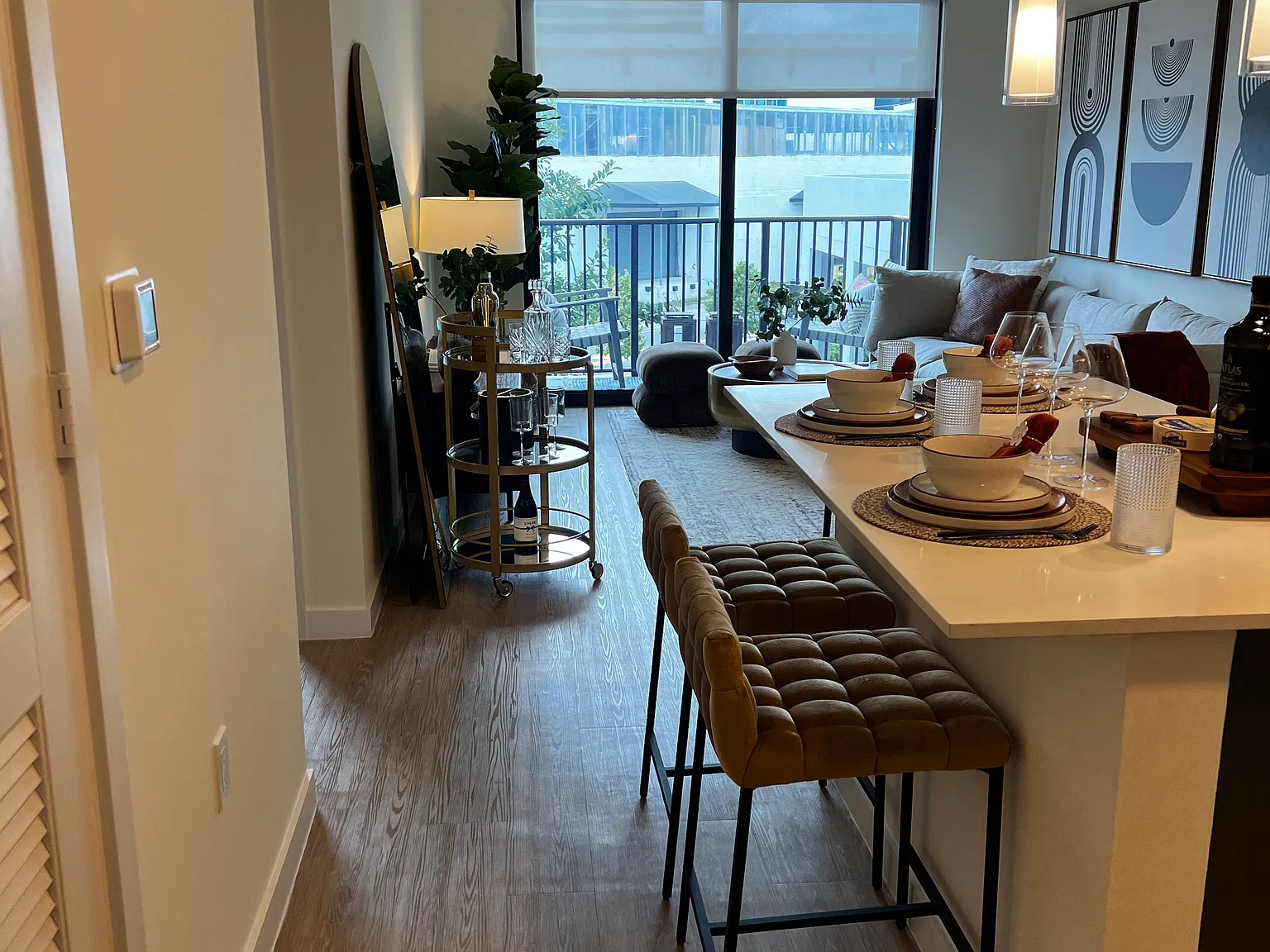 2 bed, 987 sqft, $2,499 — Photo 2