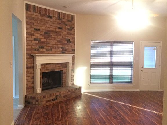 3rd image of 1558 Chapman Dr