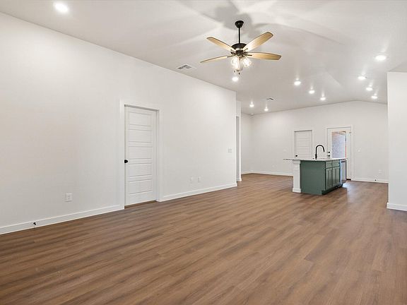 5th image of 2614 Garland Ave