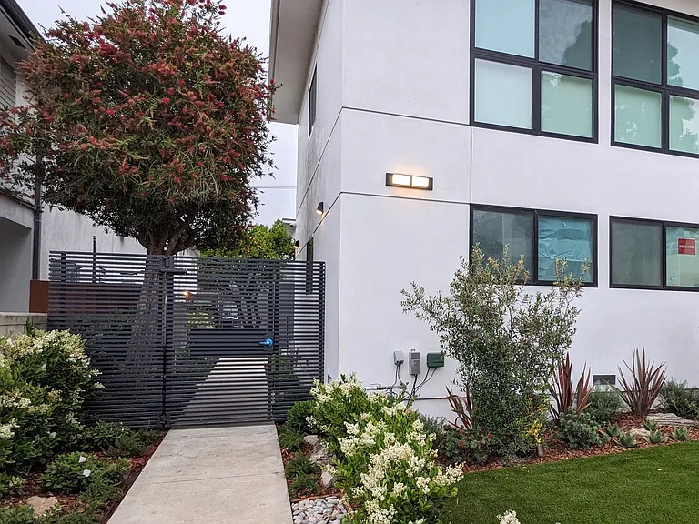 Building Facade & Entry