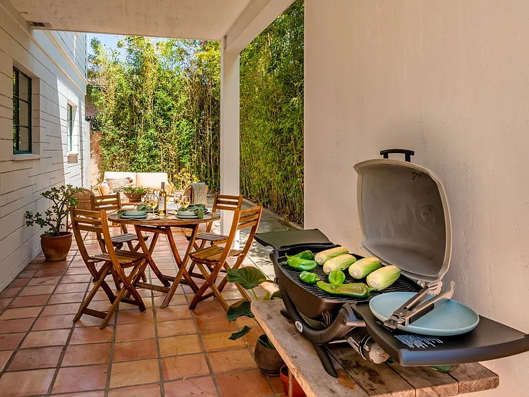 1312 E Gutierrez St #B — Photo 11