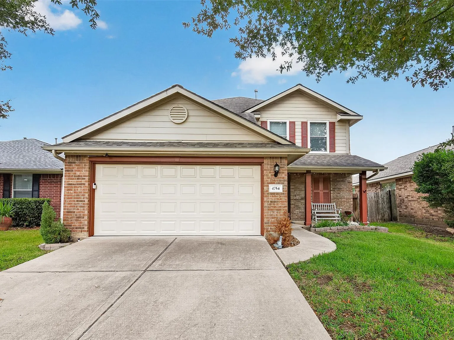 4 bed, 2.5 bath, 2205 sqft, $2,200 — Photo 3