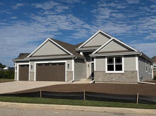 W238N5544 Fieldstone Pass Cir, Sussex, WI 53089