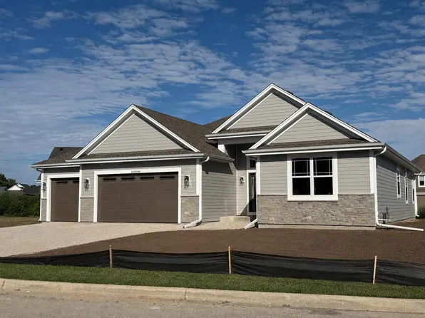 W238N5544 Fieldstone Pass CIRCLE, Sussex, WI 53089