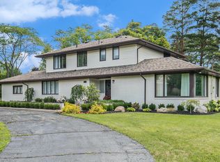 9297 Robinwood Dr, Grand Blanc, MI 48439