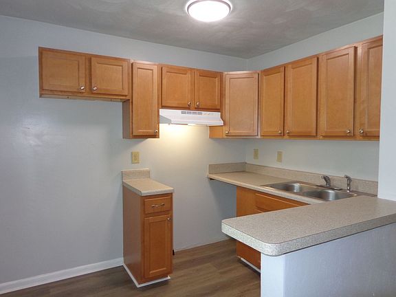 5th image of 1428 Picadilly St #8