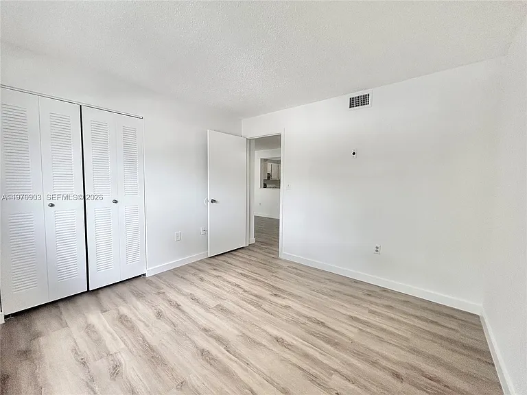 400 Palm Cir W #201 — Photo 15