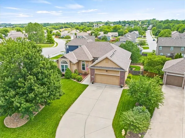3205 SW Ragan Ct, Lees Summit, MO 64082