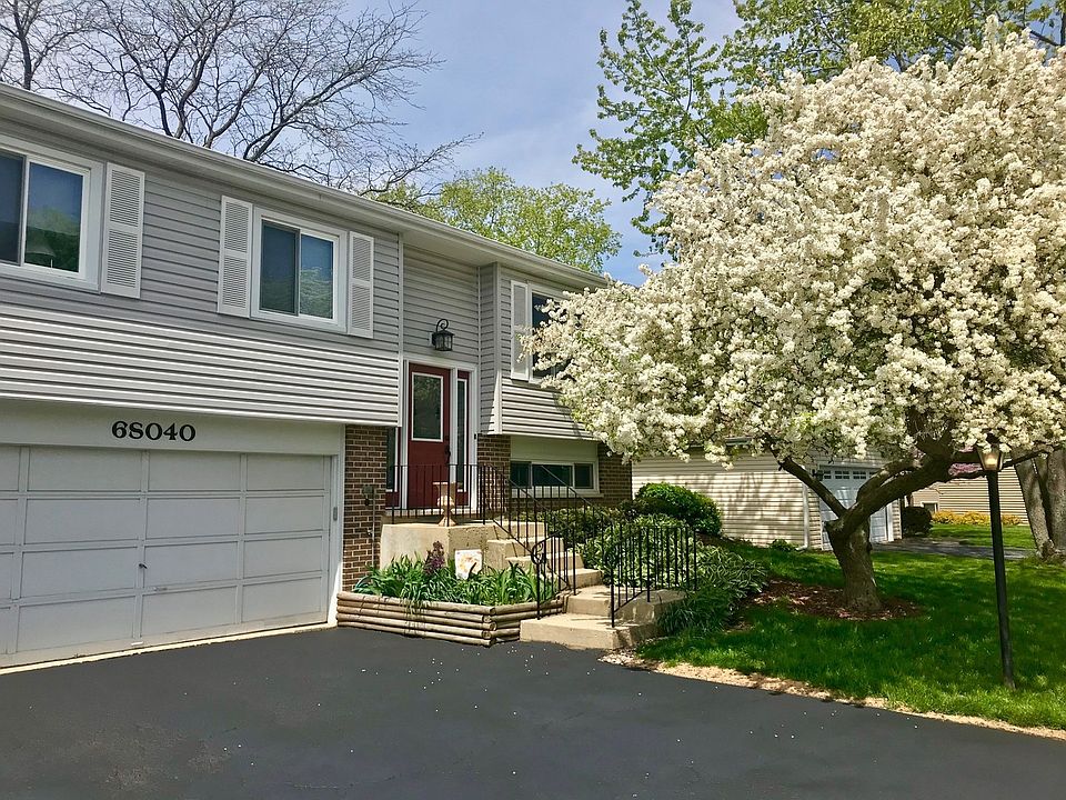 1st image of 6S040 Park Meadow Dr