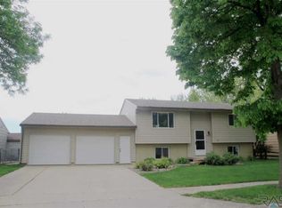 5424 W Deer Creek Dr, Sioux Falls, SD 57106