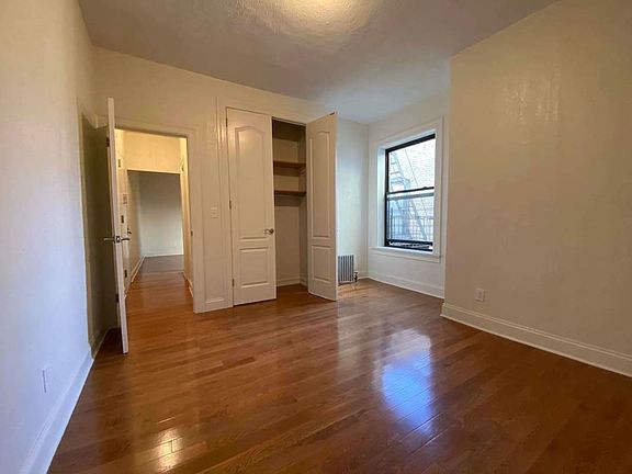 4th image of 220 E 18th St #66