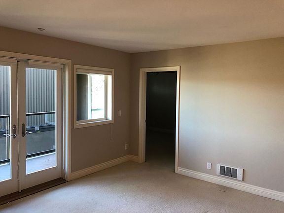 3rd image of 1029 Belmont Ave E APT 304