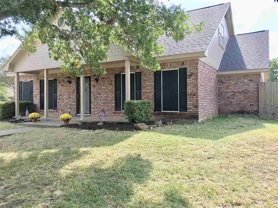 1st image of 207 Buckingham Pl