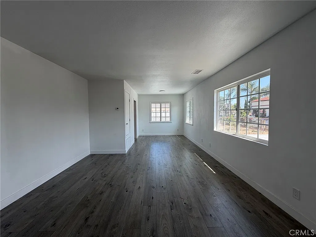 3 bed, 1156 sqft, $3,100 — Photo 4