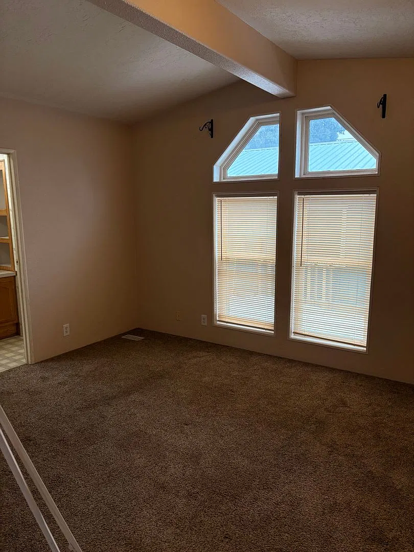 Spacious 3 Bedroom, 2 Bathroom Home with Covered Front Porch! — Photo 4