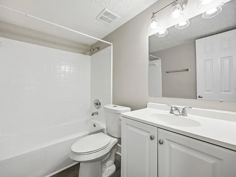 Ridgewood Apartments — Photo 18