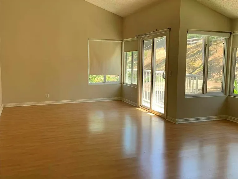 3400 Hawkwood Rd — Photo 2