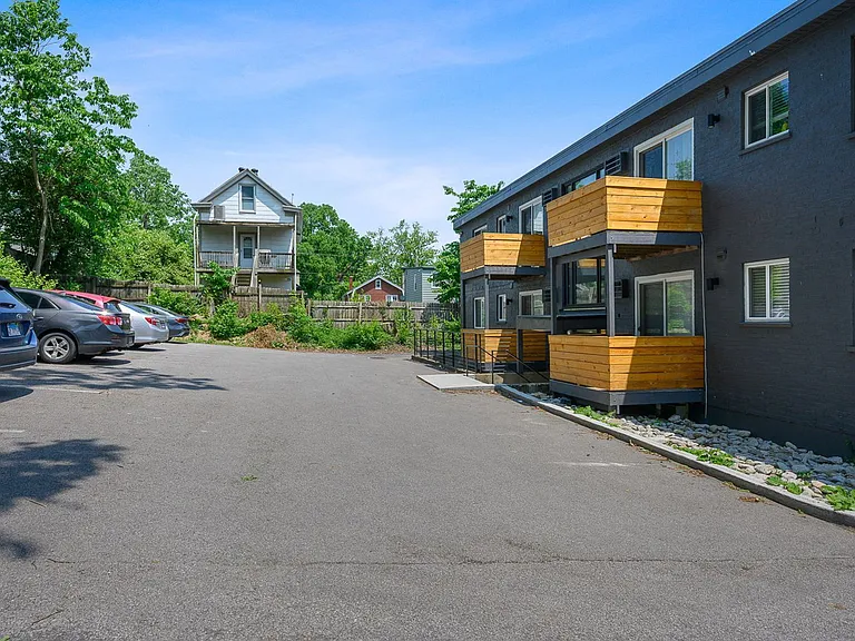 2557 Hackberry St #6 — Photo 16
