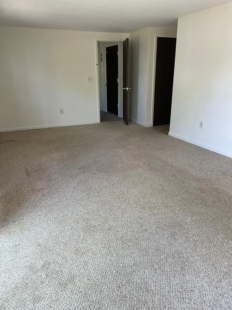 2 bed, 1.5 bath, 1300 sqft, $2,000 — Photo 3