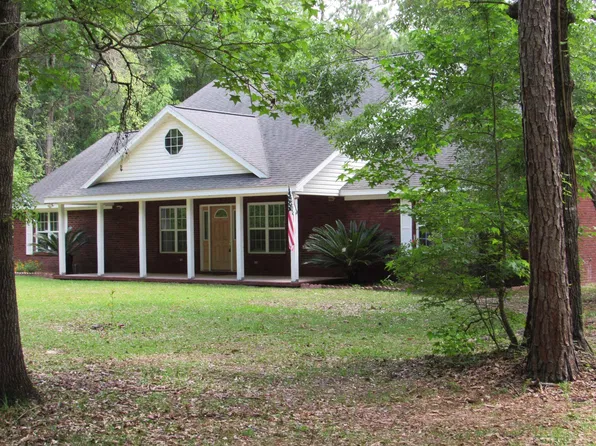 360 Sweetwater Cir, Crawfordville, FL 32327