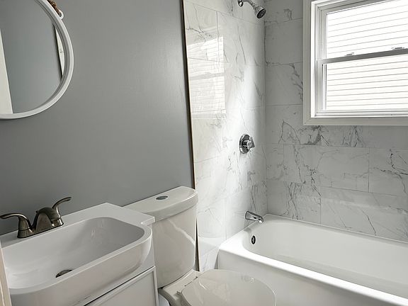5th image of 72 Fernwood Ave #U1