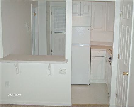 Website pics 1BR CRV- Eat in Kit