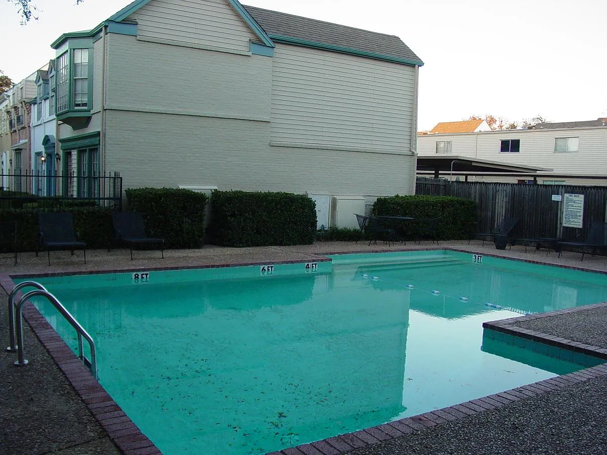 2 bed, 1.5 bath, 1031 sqft, $1,995 — Photo 3