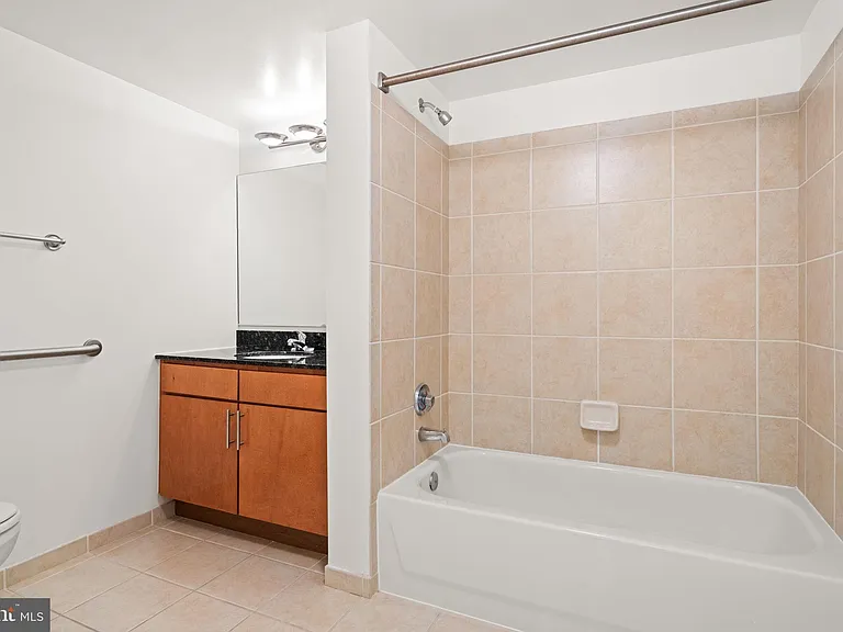 915 E St NE #505 — Photo 9