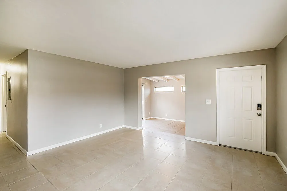 3 bed, 2.0 bath, 1326 sqft, $2,560 — Photo 4