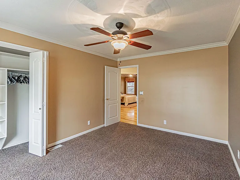 3915 Woodhaven Ln — Photo 21